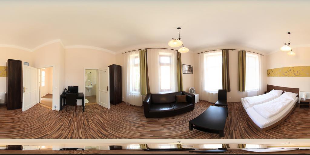 ミシュコルツ Promenade Panzio Bed & Breakfast エクステリア 写真