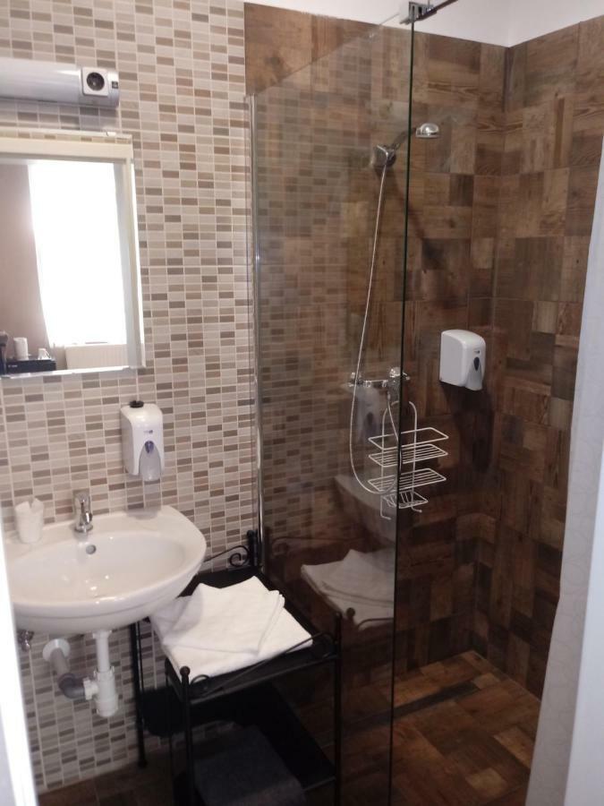 ミシュコルツ Promenade Panzio Bed & Breakfast エクステリア 写真