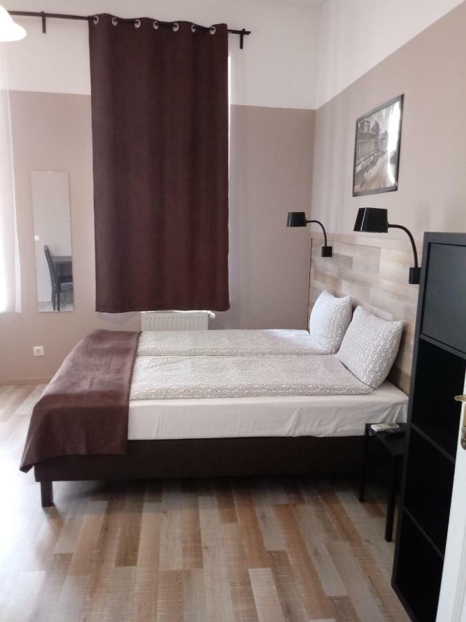 ミシュコルツ Promenade Panzio Bed & Breakfast エクステリア 写真