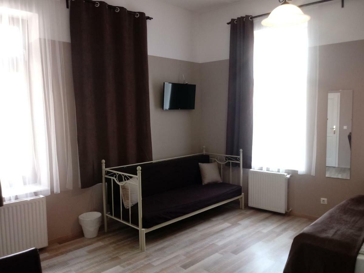 ミシュコルツ Promenade Panzio Bed & Breakfast エクステリア 写真