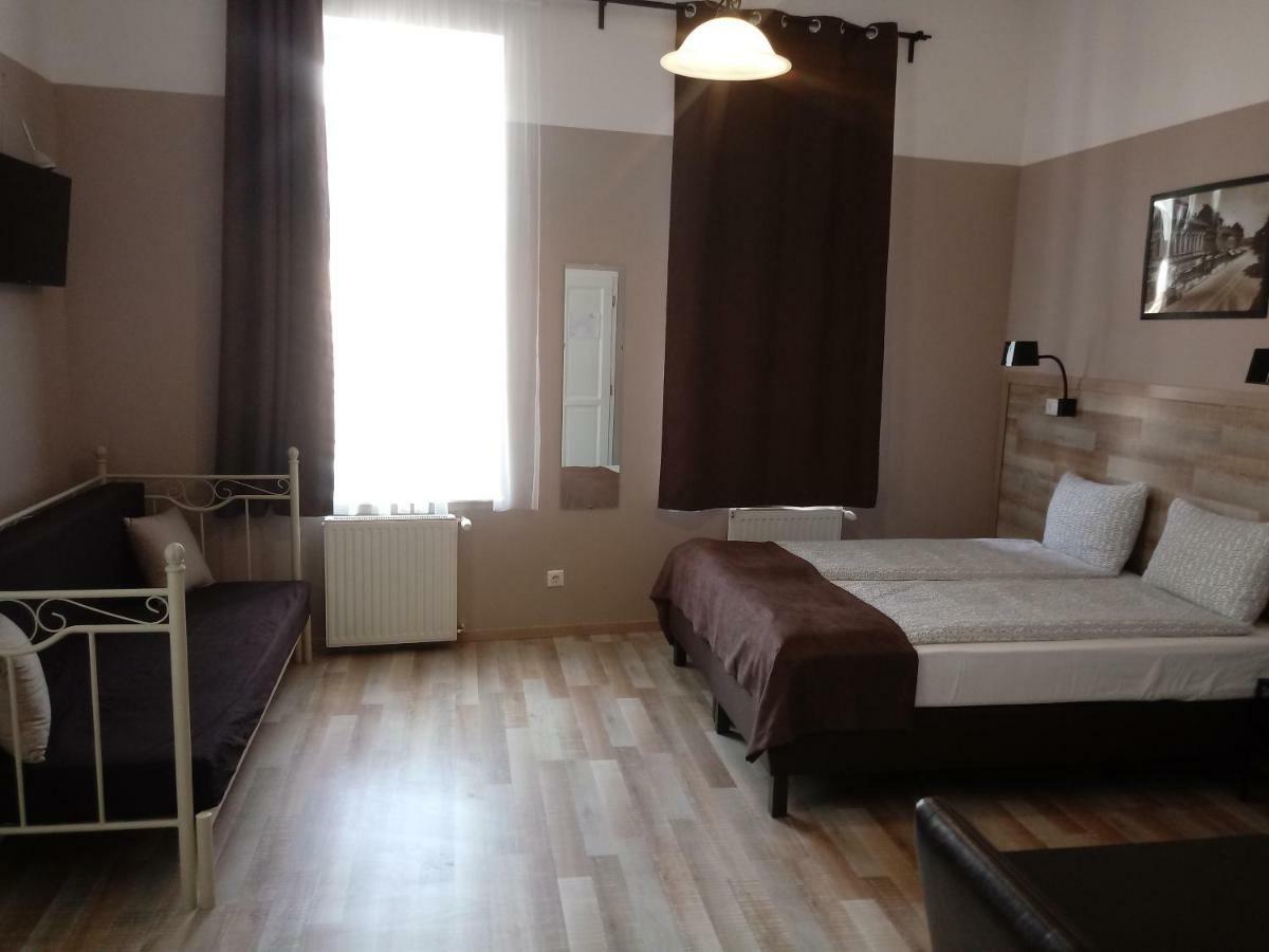ミシュコルツ Promenade Panzio Bed & Breakfast エクステリア 写真